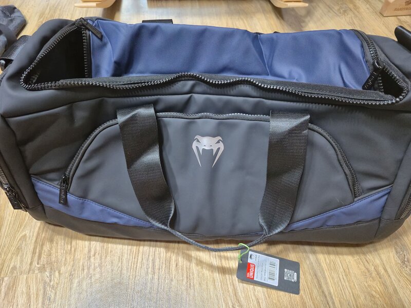 베넘 에보 2 트레이너 라이트 블랙블루 전면