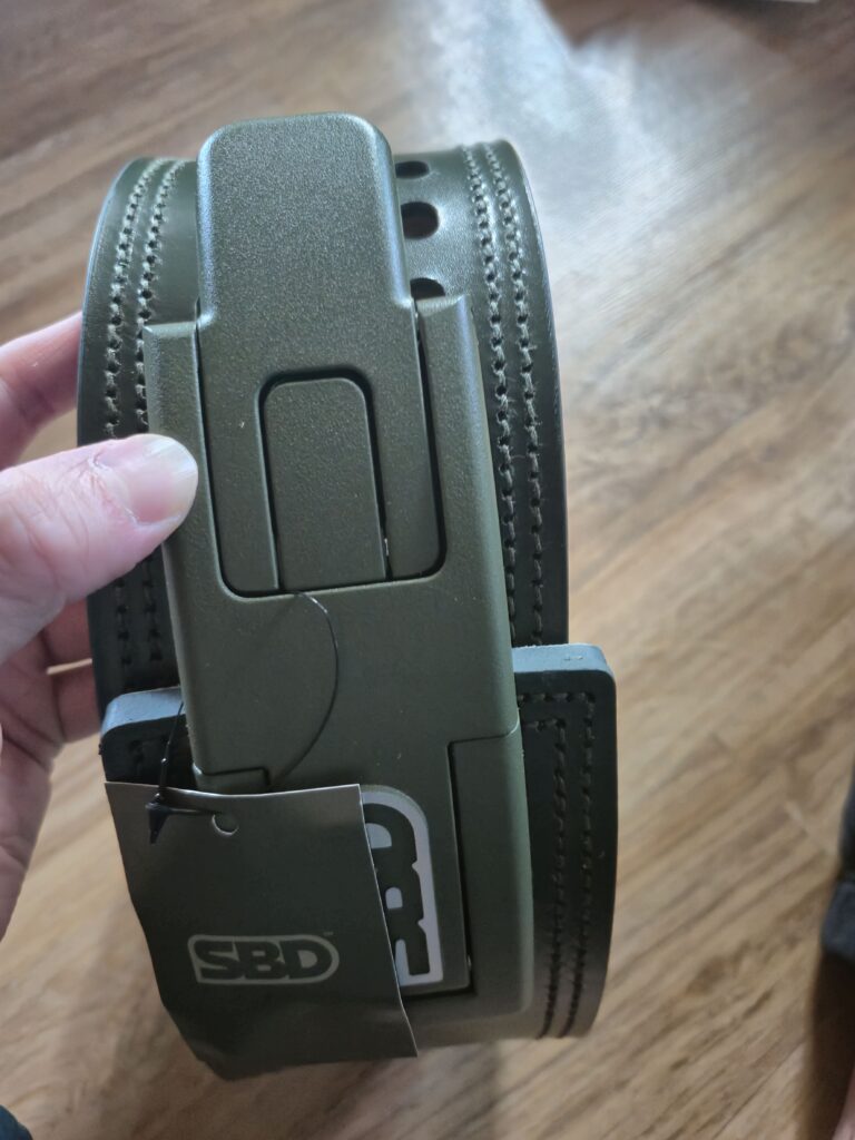 SBD 벨트 착용 형태의 사진.